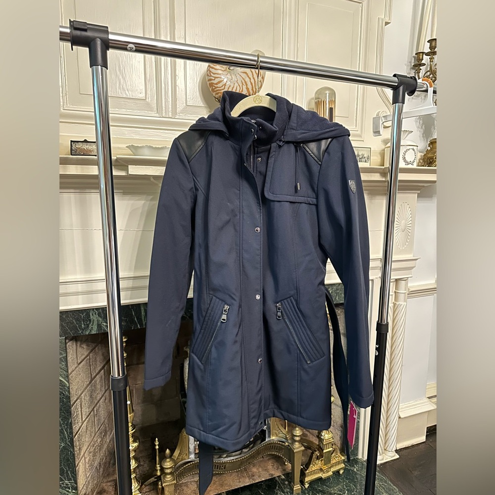 NWT Women’s Vince Camuto rain coat/trench in navy blue. Size S.